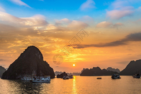 夏日的北九南哈龙湾日落图片