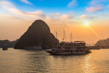 夏日的北九南哈龙湾日落图片