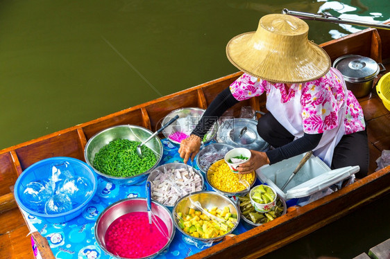 夏季日泰国的浮动市场图片