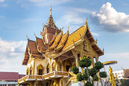 夏日在泰国吉昂马伊的基佛教寺庙图片