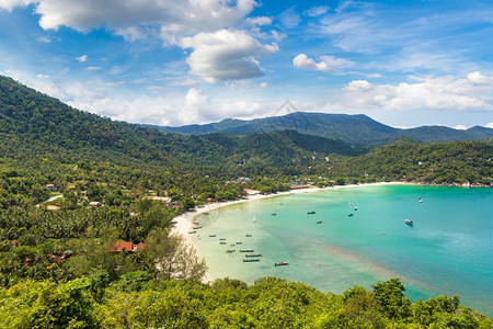 夏日在泰国港邦岛Kohpan岛的泛光海滩全景图片