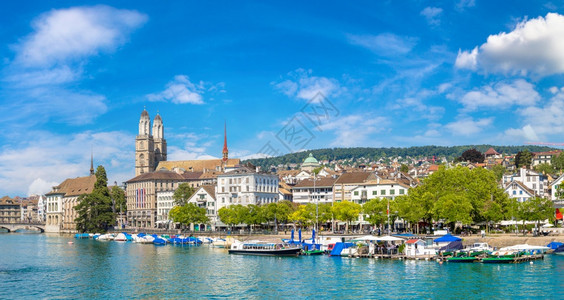 苏黎世历史部分的全景在一个美丽的夏日中苏黎世的历史部分瑞士图片