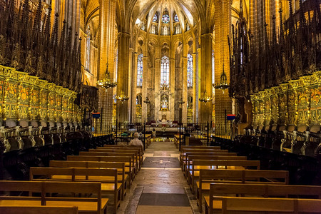 在巴塞罗纳的圣十字大教堂内美丽的夏日加泰罗尼亚西班牙图片