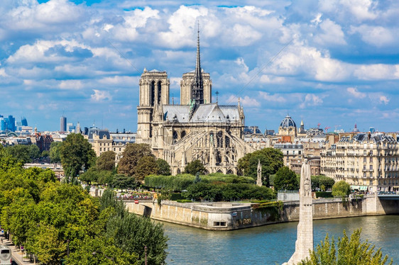 夏日的西内和巴黎女神的空中观察图片