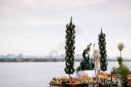 maekhong河的祭坛祷告地佛教文化和对nakhopamthailnd和os的信仰图片