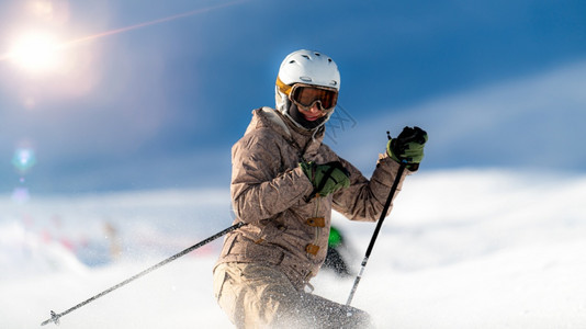 女滑雪者肖像图片