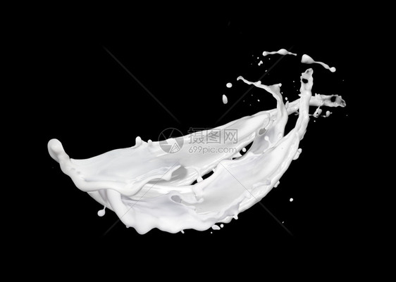 黑底带小滴子的有机自然奶水喷出复制空间健康奶品概念漂浮鲜奶水或酸喷洒黑底带滴水图片