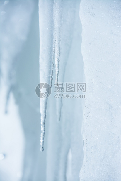 冬季背景滴的冰层图片