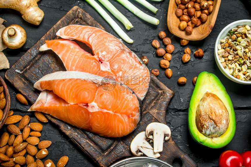 健康食物生鲑鱼有机食物黑生菜图片