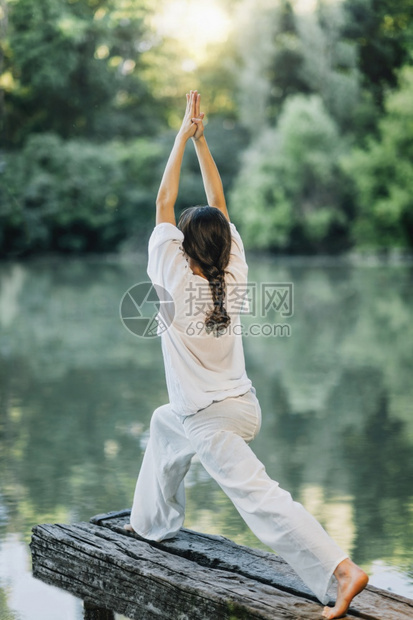 练武士一号姿势或武士一号姿势图片