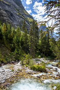 瓦诺伊州公园阿尔卑斯山谷萨沃伊法国阿尔卑斯山法国阿尔卑斯州瓦诺伊公园山谷图片