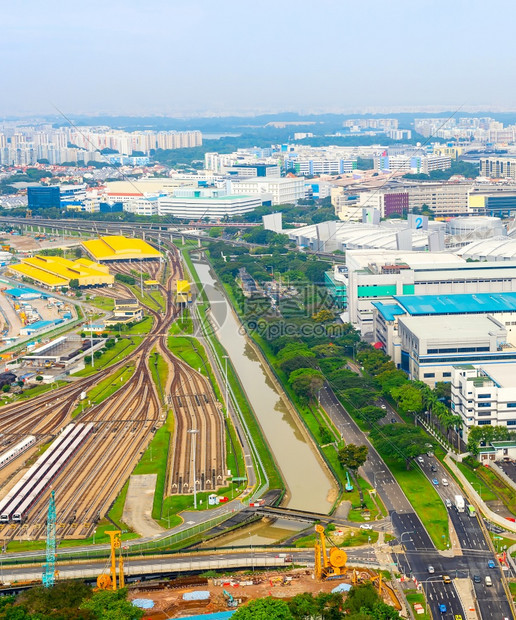 以工厂区铁路城市风景图片