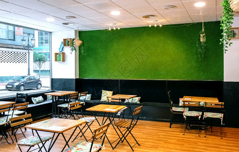 室内空咖啡厅有人工草墙空咖啡厅有草墙图片