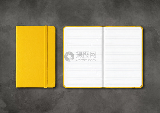 黄色封闭和开线笔记本在暗混凝土背景上隔离黄闭和开线笔记本在暗混凝土背景上隔离图片