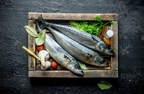 食物摆拍鲅鱼与调料的摆拍特写镜头背景