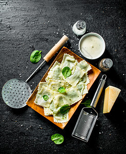 含酸奶油香料和干酪的拉维奥利语含酸奶油香料和干酪的拉维奥利语图片