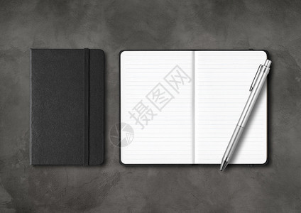 黑闭和开线笔记本在暗混凝土背景上隔离的模型黑闭和开线笔记本深混凝土背景上的笔图片