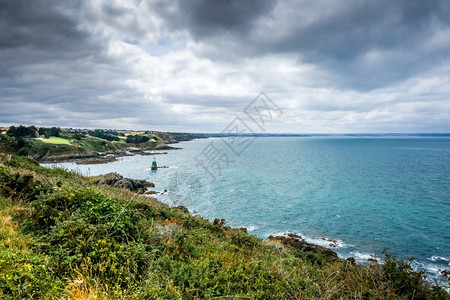 灯塔和海岸景观在普列涅夫瓦尔安德烈布列塔尼法国法国布列塔尼的灯塔和海岸景观图片