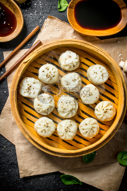 面粉和酱油碗里有最上观传统食物图片