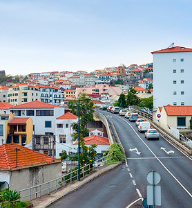 山路交通住屋有红色顶马吉拉波夫加尔图片