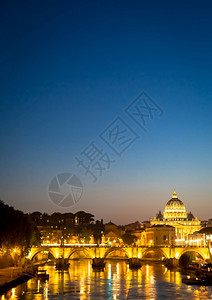 tiber河桥上的日落全景图片