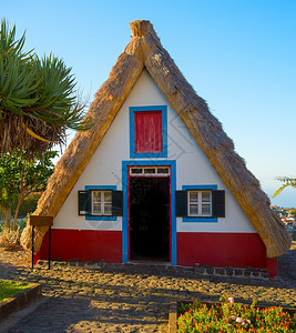 在santmdeir岛potugal的传统著名农村住房图片
