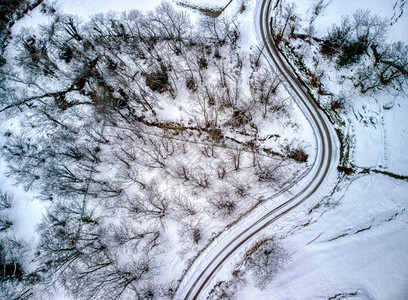 在西班牙阿斯图里亚山脉的雪景中风向天空冬季时间图片