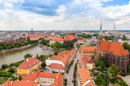 夏日从Poland的天主教圣约翰空中观测到wrocla图片