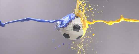 黄色和蓝涂料喷洒的足球图片