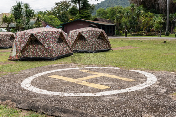 露营区和phuamn公园的直升机停坪khonae图片