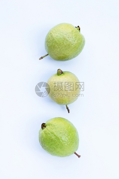 白色背景上的新鲜guav图片