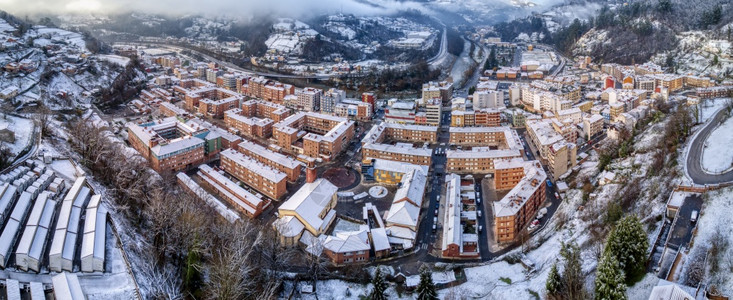 澳洲雪瀑下伯利米亚的阿斯图里镇的空中风景图片