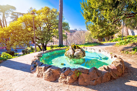 绿色公园的喷泉意大利首都罗马风景的图片