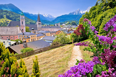 伯希特斯加登镇和高山风景多彩的巴伐利亚地区图片