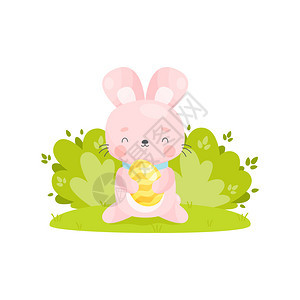 一只抱着黄色条纹蛋的粉色兔子的插图图片