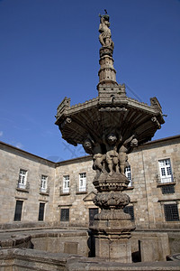 乌米粽拉尔戈杜帕科建筑的喷泉在Portugal以北的Brg吉马拉斯附近的Minho大学之家背景