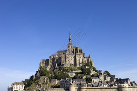 蒙圣密克罗风景在法国北部图片