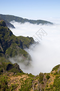 山的马西拉岛云层之上的在比科多伊罗和鲁沃图片