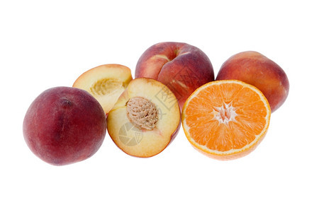 一些桃子和橙色的白底孤立图片