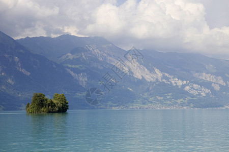 湖中小岛瑞士伊塞尔特瓦德图片