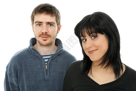 白色背景的年轻情侣图片