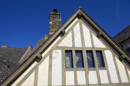 法兰西以北蒙圣密歇院内的房子图片