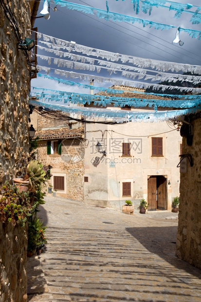 西班牙梅多尔卡市的老村庄Valdemosa图片