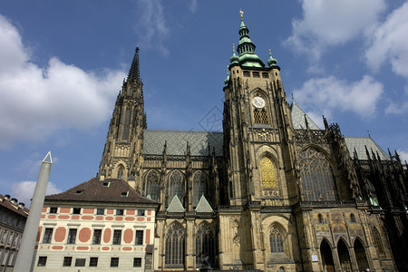 来自czeh广场prague广场的圣大教堂图片