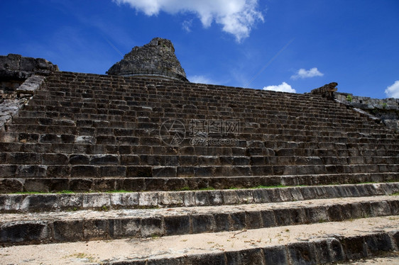 古老的玛雅神庙吉琴之地亚乌卡坦墨西哥图片