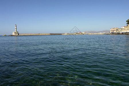 韦尼特港口有希腊的克里特岛沙尼亚的灯塔图片