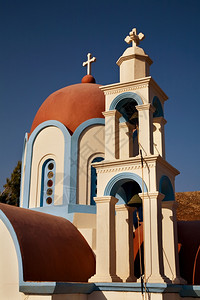 一座典型的教堂顶塞里特岛灰色的图片