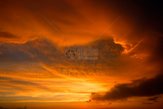 日落和黄橙云在波尔古格以北图片
