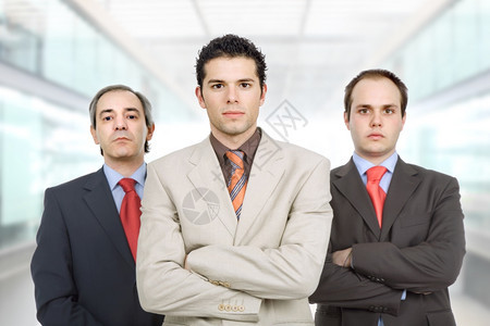 办公室的三名商人图片