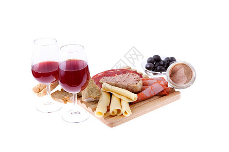 一套食物和葡萄酒孤立在白色上图片